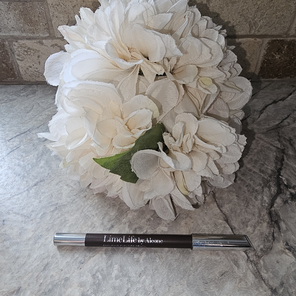 Enduring Eyeliner Pencil in Dark Brown